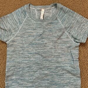 Athleta Momentum seamless woman’s short sleeve tee